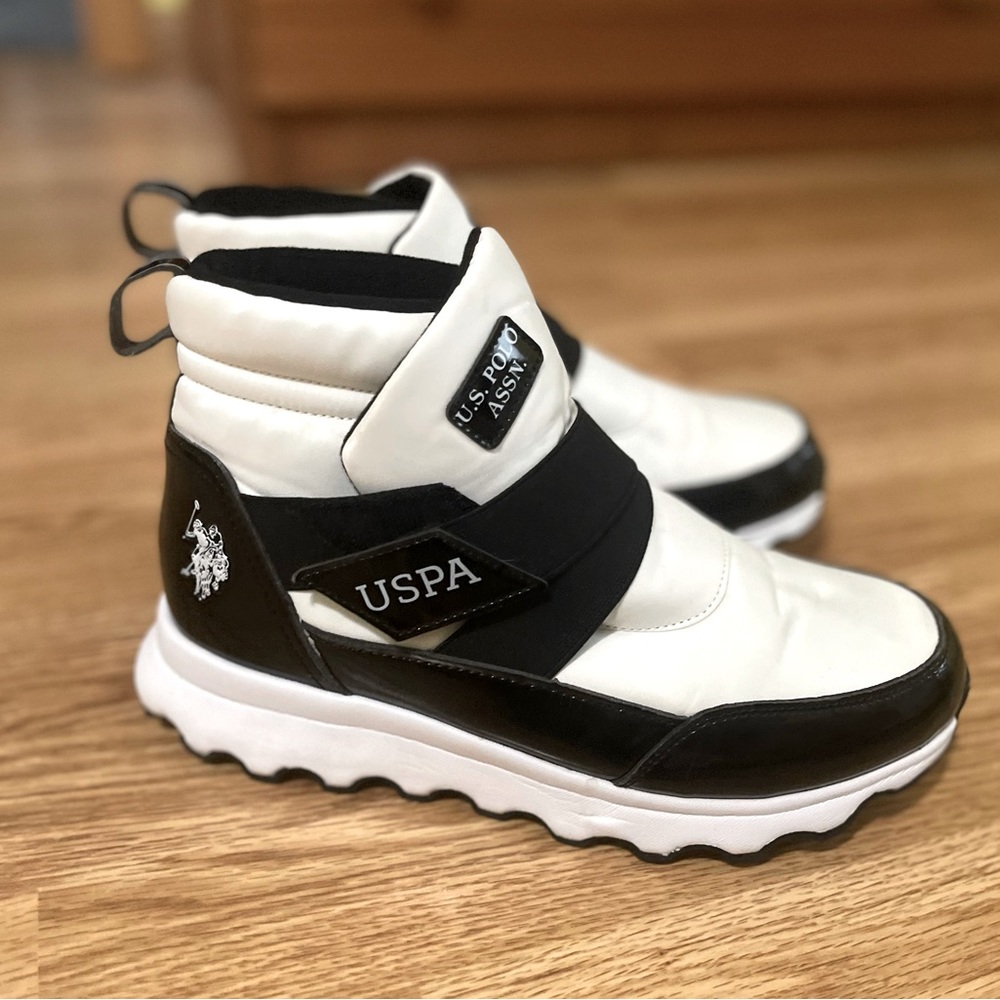 USPA women’s size 8.5 snow boots